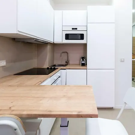 Modern -1bdr 4p - 300m From The Apartament