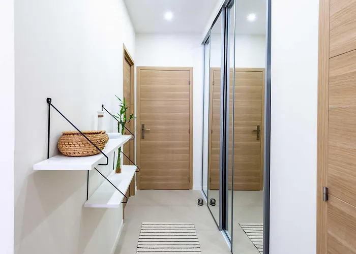 Modern -1bdr 4p - 300m From The