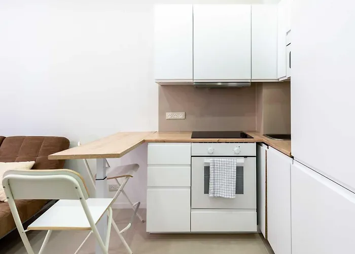 Modern -1bdr 4p - 300m From The *